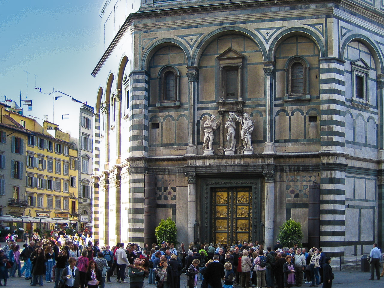 BAptistery of teh Florence Duomo - with rather a lot of people