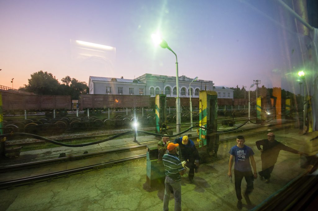 Moldova train gauge break