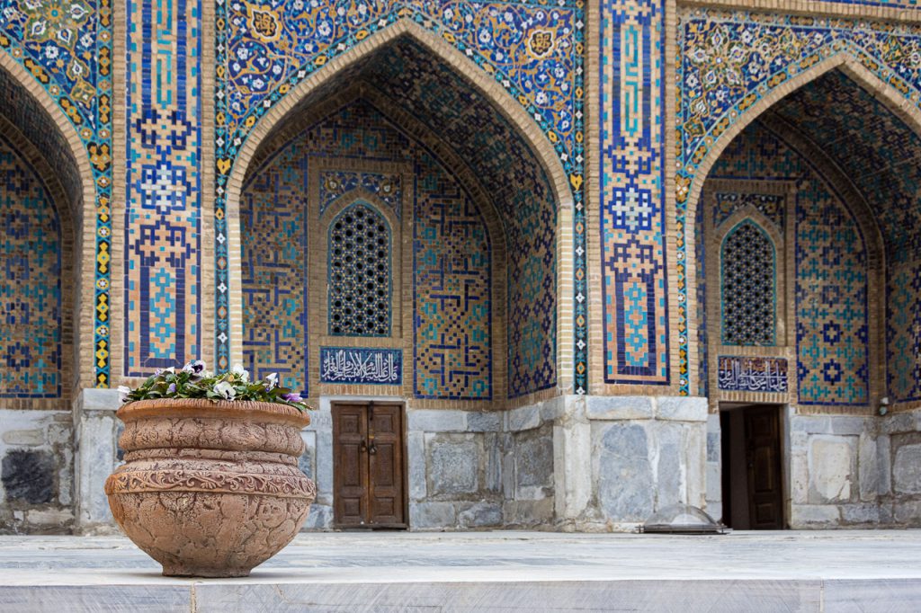 Tilla-kari Mosque facade