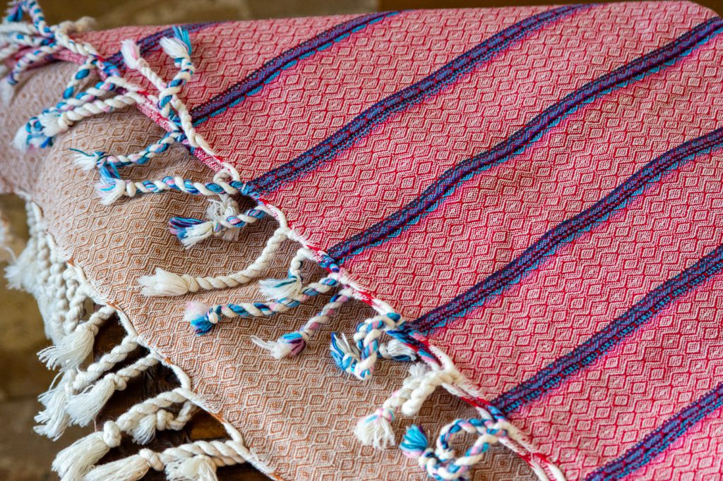 handwoven organic cotton scarfs in traditional design from Jennifers Hamam in Istanbul