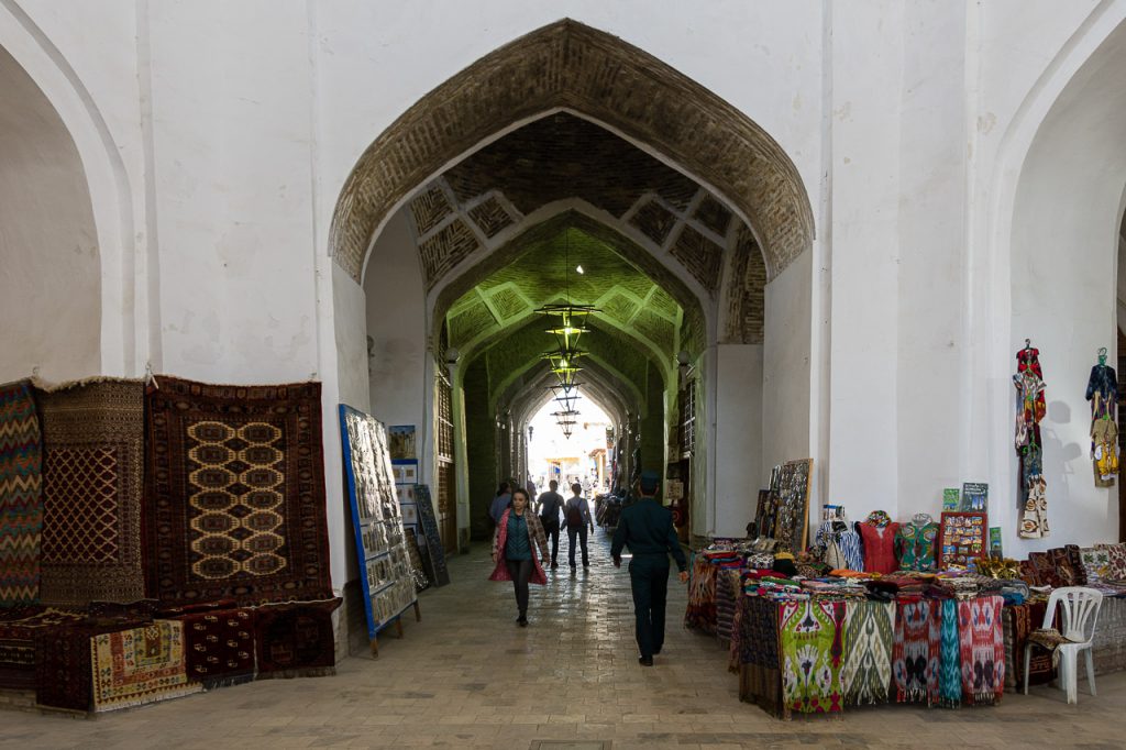 Toqi Telpak Furushon Bazaar