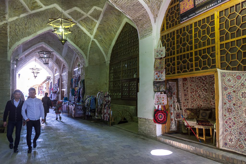 Toqi Telpak Furushon Bazaar