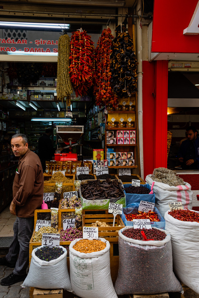 Shopping in Kemeralti Bazaar in Izmir