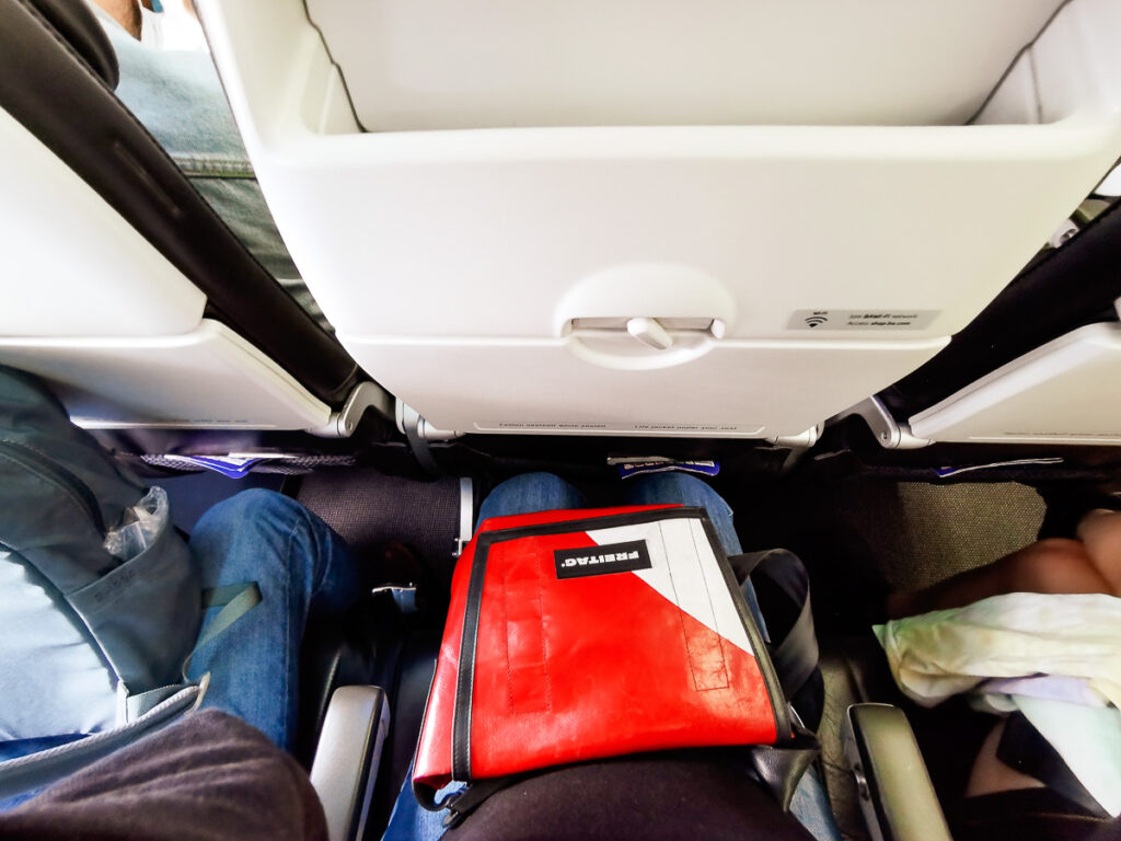very crowded seating on a flight while flying in Europe during COVID-19