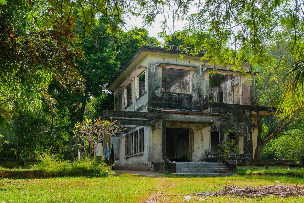 abandned villa in Kep