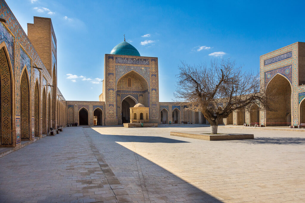 Kalyan mosque courtyard