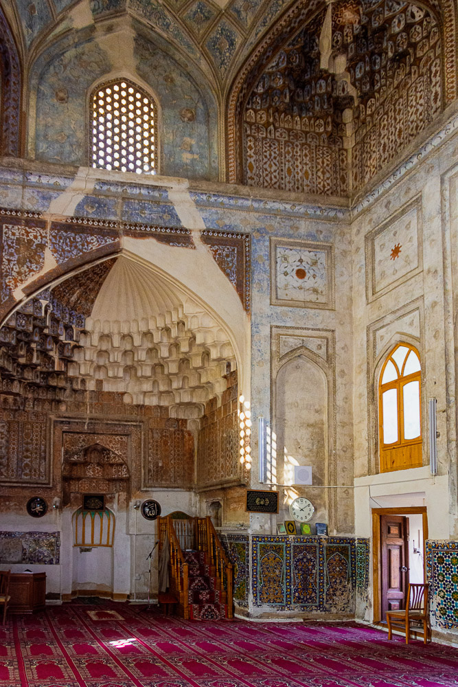 interior of Hoja Zayniddin Mosque