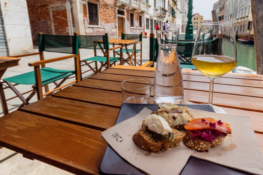chicheti and sparkling wine in Venice